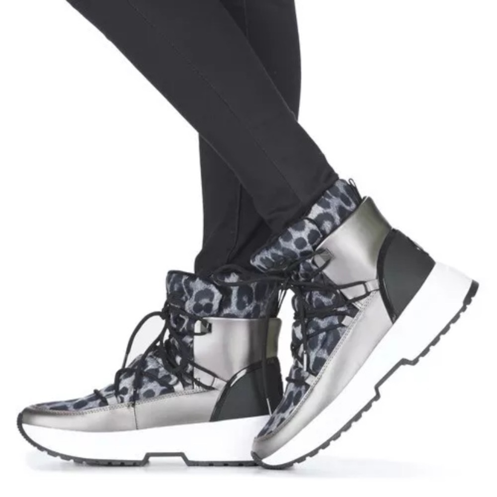 MICHEAL KORS WOMEN’S LEOPARD PRINT SNOW BOOTS SIZE 8